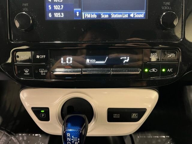 2016 Toyota Prius One Two photo 25
