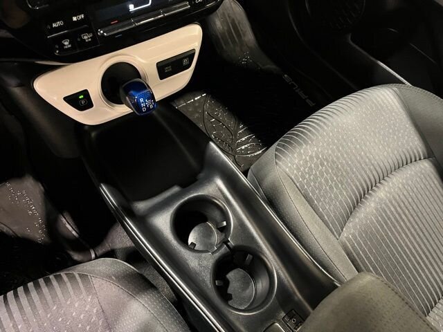 2016 Toyota Prius One Two photo 24