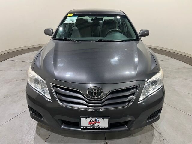 2011 Toyota Camry LE photo 3