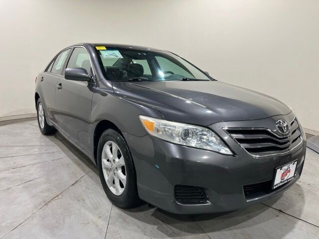 2011 Toyota Camry LE photo 2