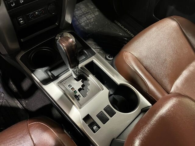 
 2015 Toyota 4Runner Limited w/ Navigation full									