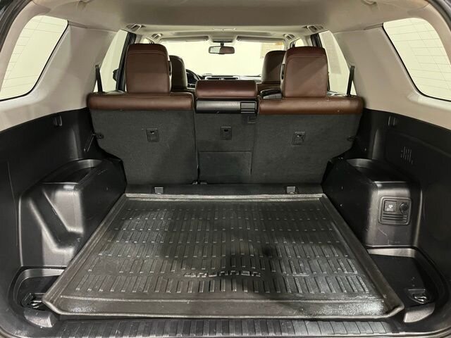 
 2015 Toyota 4Runner Limited w/ Navigation full									