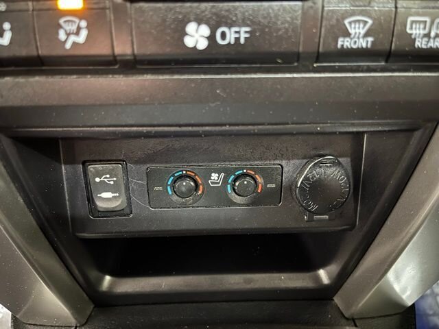 
 2015 Toyota 4Runner Limited w/ Navigation full									