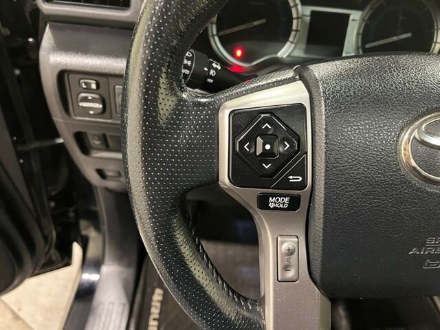 
 2015 Toyota 4Runner Limited w/ Navigation full									