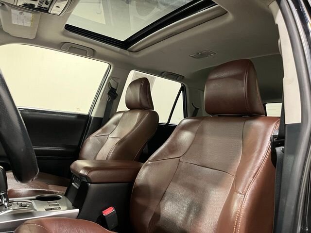 
 2015 Toyota 4Runner Limited w/ Navigation full									