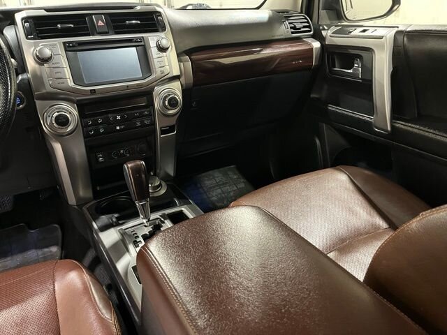 
 2015 Toyota 4Runner Limited w/ Navigation full									