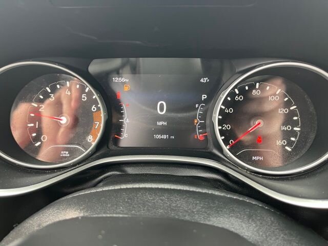 
 2021 Jeep Compass Altitude w/ Apple Car Play full									
