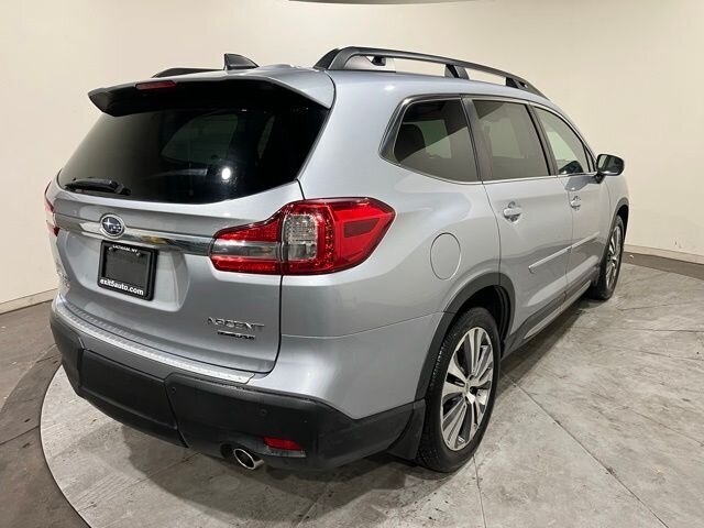 
 2019 Subaru Ascent Limited w/ Apple Car Play full									