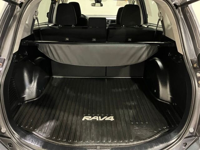 
 2017 Toyota RAV4 LE full									