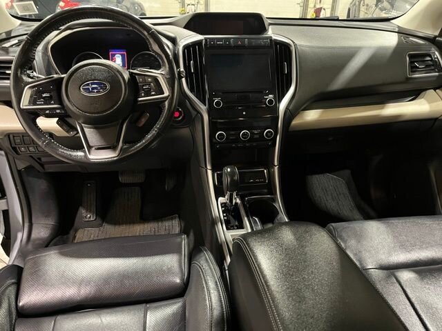 
 2019 Subaru Ascent Limited w/ Apple Car Play full									