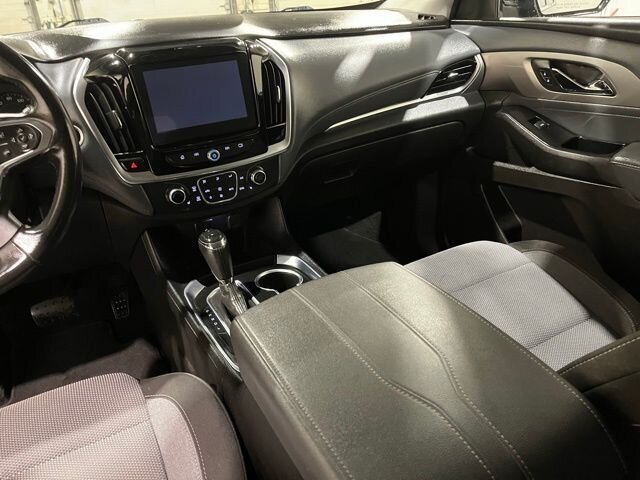 
 2019 Chevrolet Traverse LT w/ Apple Car Play full									