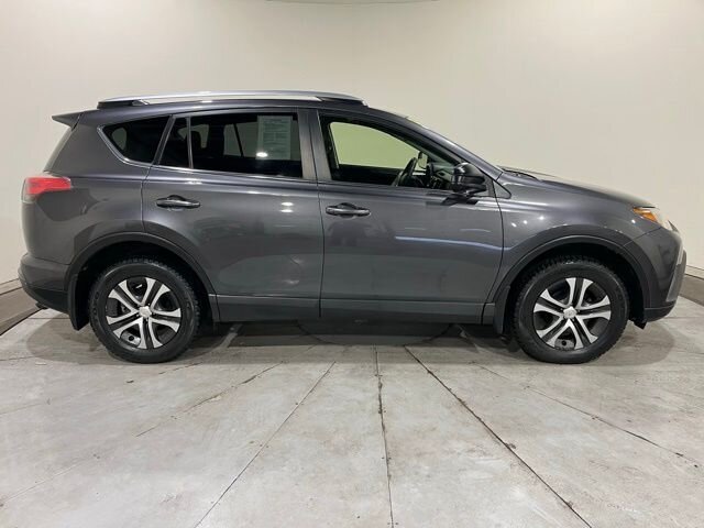 
 2017 Toyota RAV4 LE full									
