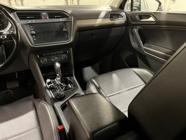 
 2019 Volkswagen Tiguan 2.0T SE 4Motion w/ Apple Car Play full									