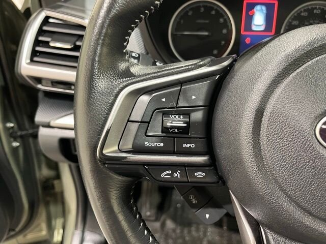 
 2021 Subaru Forester Premium w/ Apple Car Play full									