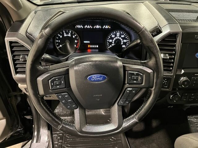 
 2020 Ford F-150 XLT w/ Apple Car Play and Navigation full									