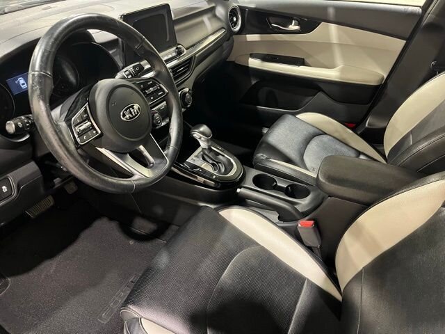 
 2019 Kia Forte EX w/ Apple Car Play full									