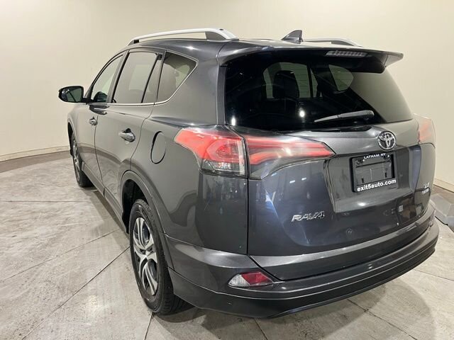 
 2018 Toyota RAV4 LE full									