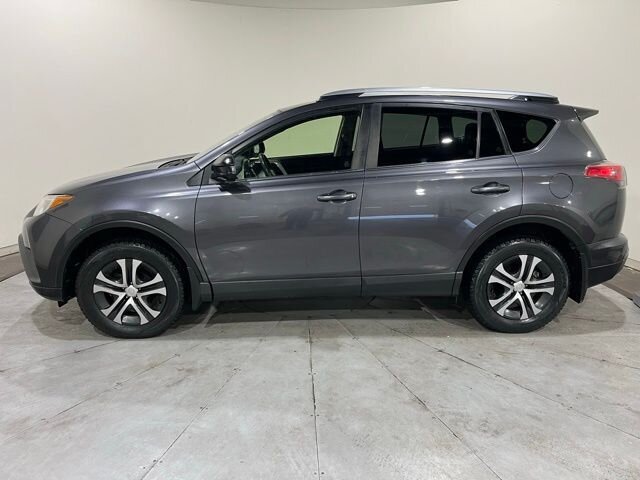 
 2017 Toyota RAV4 LE full									