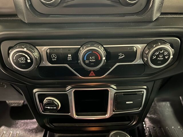 
 2018 Jeep Wrangler Sport full									