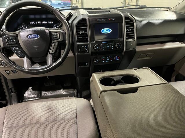 
 2020 Ford F-150 XLT w/ Apple Car Play and Navigation full									