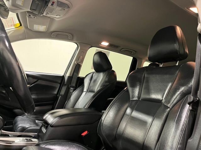 
 2019 Subaru Ascent Limited w/ Apple Car Play full									