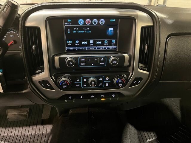 
 2017 GMC Sierra 1500 SLE w/ Navigation full									