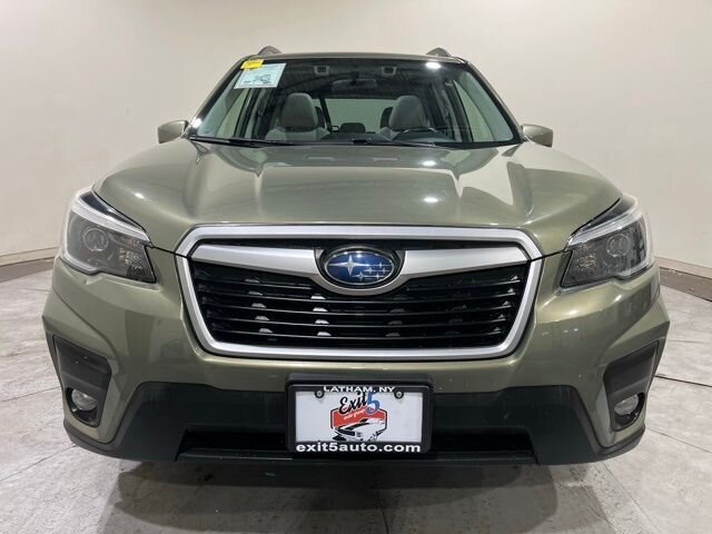 
 2021 Subaru Forester Premium w/ Apple Car Play full									
