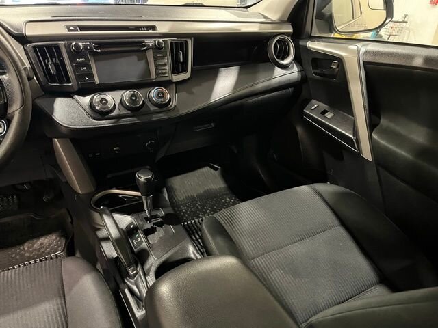 
 2018 Toyota RAV4 LE full									