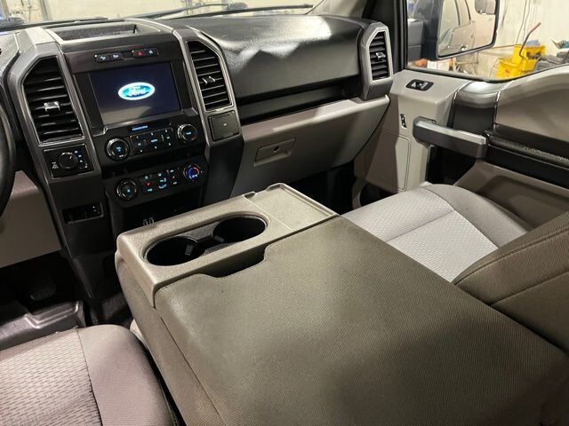 
 2020 Ford F-150 XLT w/ Apple Car Play and Navigation full									