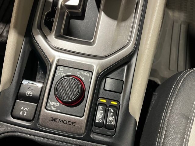 
 2021 Subaru Forester Premium w/ Apple Car Play full									