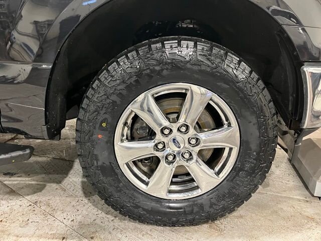 
 2020 Ford F-150 XLT w/ Apple Car Play and Navigation full									