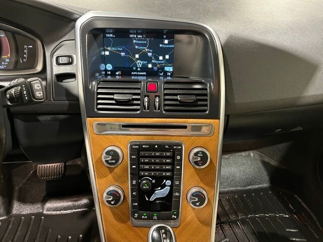 
 2017 Volvo XC60 T5 Inscription full									