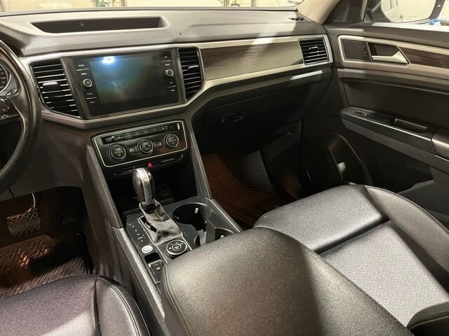 
 2019 Volkswagen Atlas 3.6L V6 SE w/Technology full									