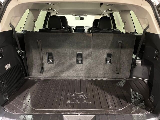 
 2019 Subaru Ascent Limited w/ Apple Car Play full									