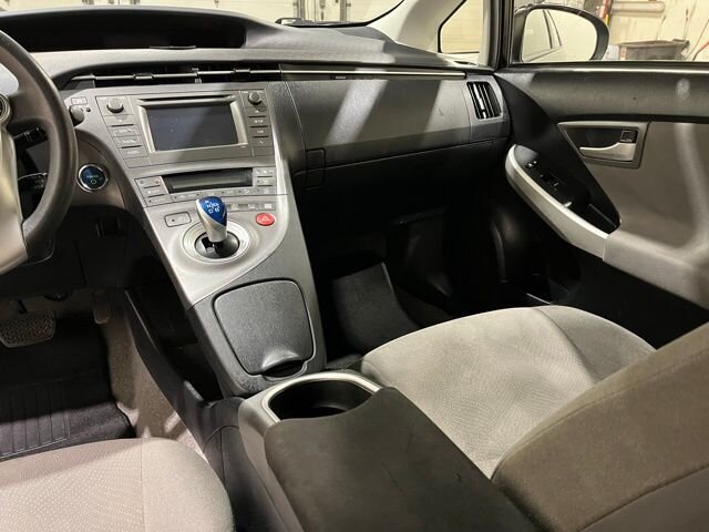 
 2015 Toyota Prius Four full									