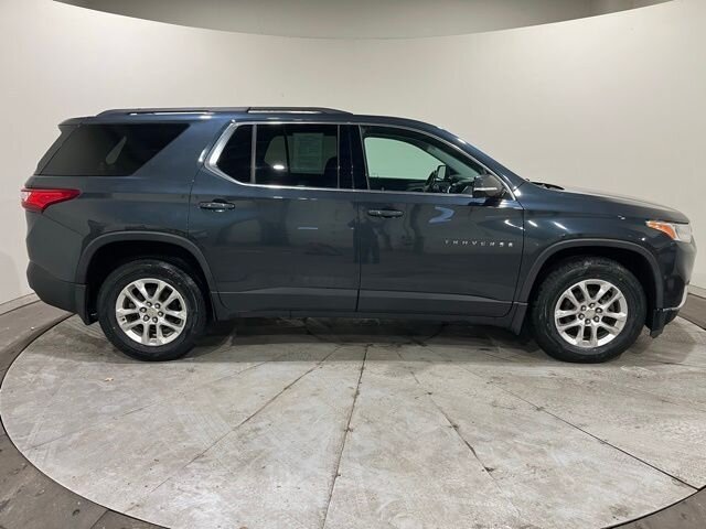 
 2019 Chevrolet Traverse LT w/ Apple Car Play full									