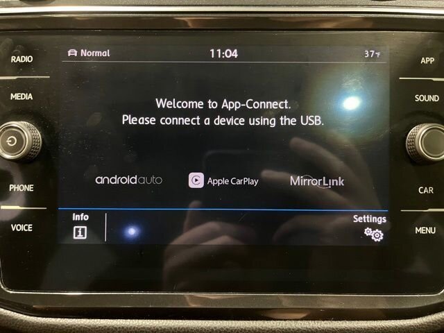 
 2019 Volkswagen Tiguan 2.0T SE 4Motion w/ Apple Car Play full									