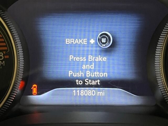 
 2019 Jeep Cherokee Trailhawk w/ Apple Car Play full									