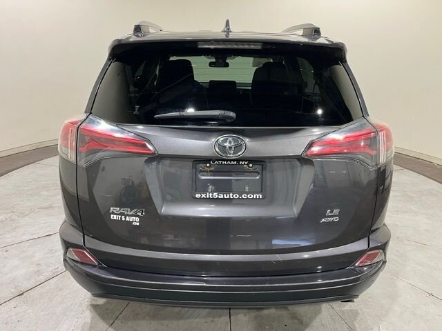
 2017 Toyota RAV4 LE full									