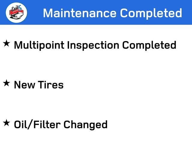 
 2021 Ford Explorer XLT w/ Apple Car Play full									