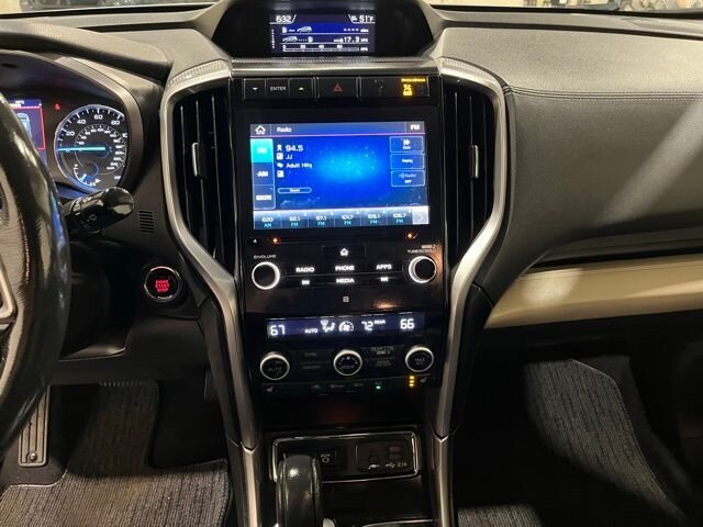 
 2019 Subaru Ascent Limited w/ Apple Car Play full									