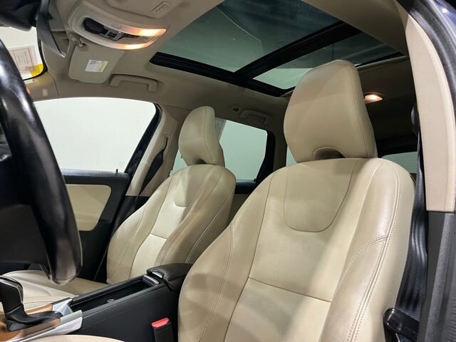 
 2017 Volvo XC60 T5 Inscription full									