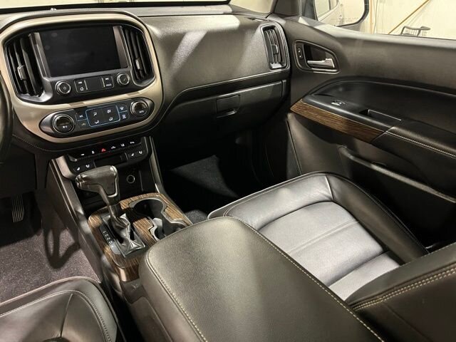 
 2019 GMC Canyon Denali w/ Apple Car Play and Navigation full									