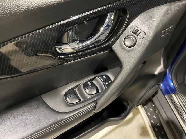 
 2018 Nissan Rogue SL w/ Apple Car Play and Navigation full									