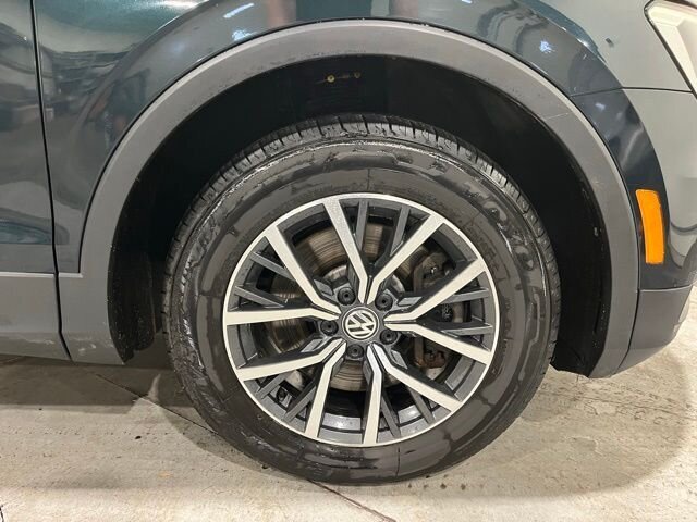 
 2019 Volkswagen Tiguan 2.0T SE 4Motion w/ Apple Car Play full									