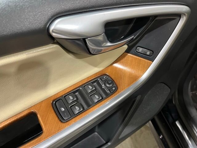 
 2017 Volvo XC60 T5 Inscription full									