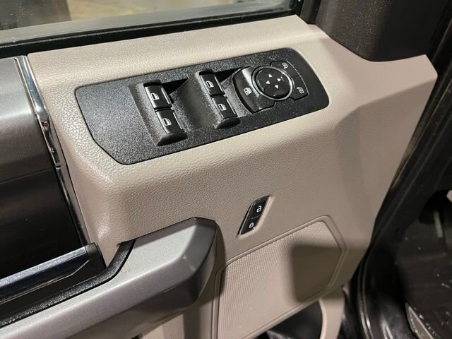 
 2020 Ford F-150 XLT w/ Apple Car Play and Navigation full									