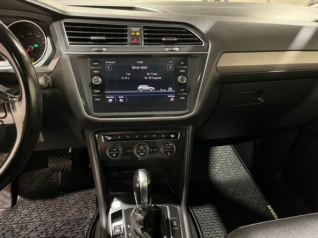 
 2019 Volkswagen Tiguan 2.0T SE 4Motion w/ Apple Car Play full									