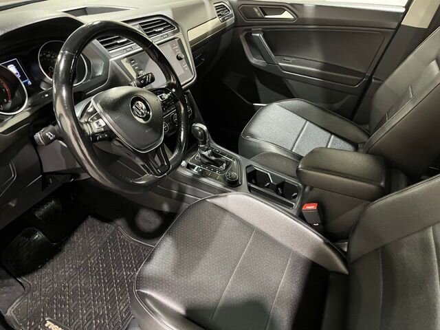 
 2019 Volkswagen Tiguan 2.0T SE 4Motion w/ Apple Car Play full									