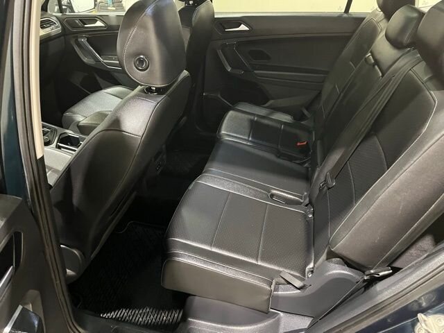 
 2019 Volkswagen Tiguan 2.0T SE 4Motion w/ Apple Car Play full									